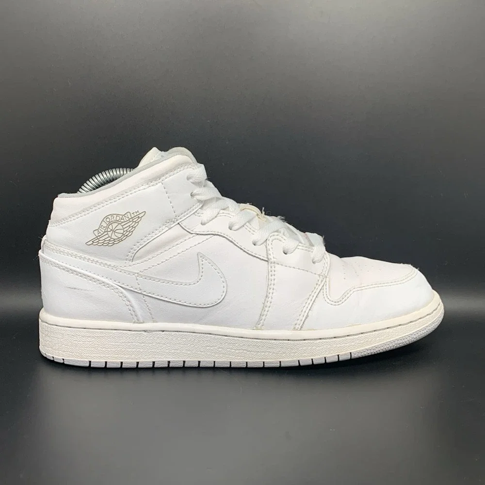 Jordan‎ 1 Mid White Wolf Grey 554725-112 Men's Sz 7 Women's Sz 8.5